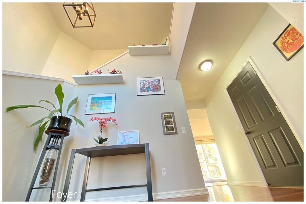 Photo of 1506 NW Canyon View Dr, Pullman, WA 99163 (MLS # 289695)