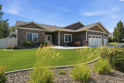 Photo of 611 Hunter Street, Richland, WA 99352 (MLS # 295083)