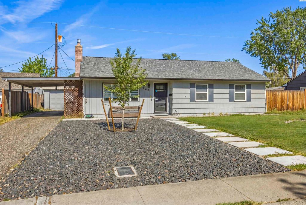 Photo of 643 Cedar Ave, Richland, WA 99352 (MLS # 292479)