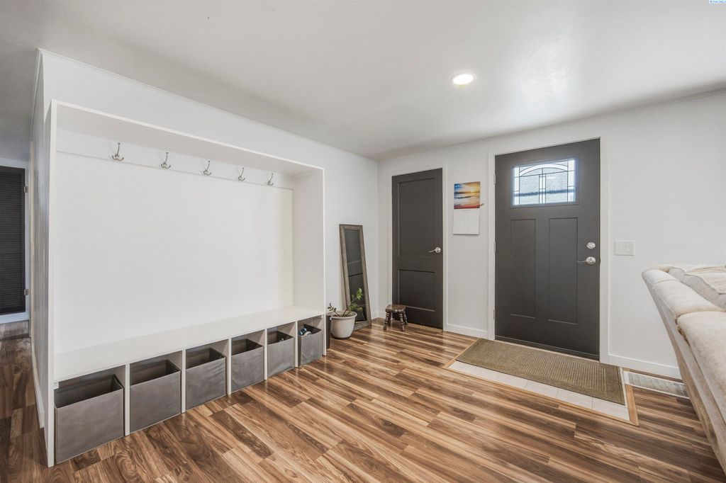 Photo of 643 Cedar Ave, Richland, WA 99352 (MLS # 292479)