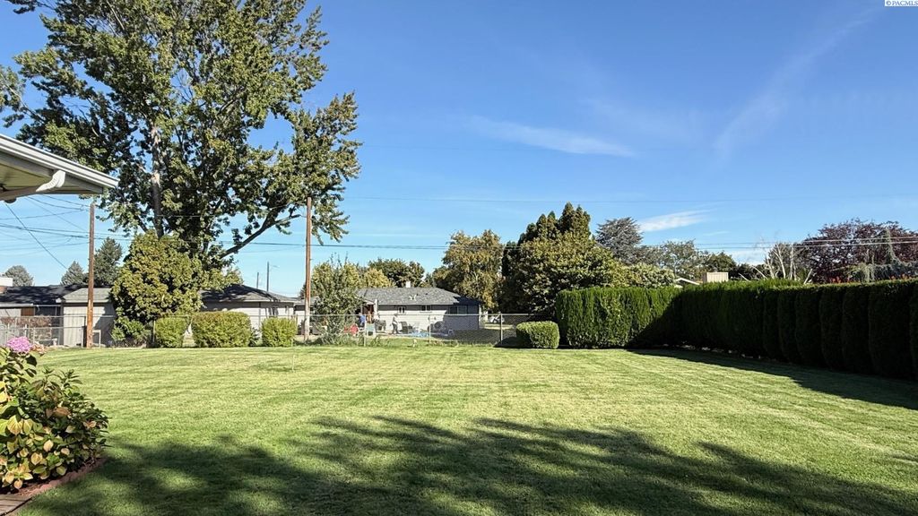 Photo of 2724 W Imnaha Ave, Kennewick, WA 99336 (MLS # 288038)