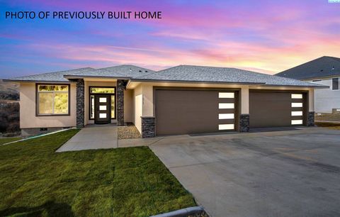 Photo of 7146 Talara Ct, West Richland, WA 99353 (MLS # 288540)