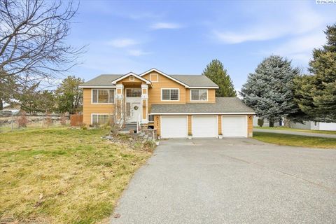 Photo of 106 Edgewood Dr, Richland, WA 99352 (MLS # 290086)