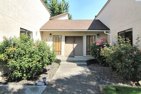 Photo of 3600 Eastlake Drive, West Richland, WA 99353 (MLS # 290898)