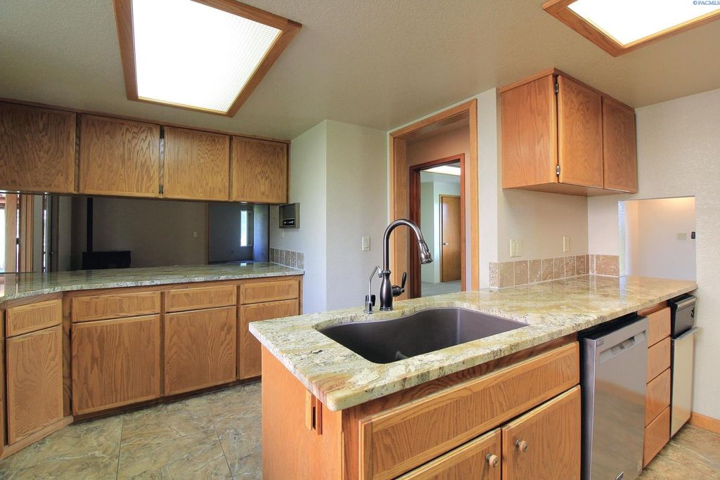 Photo of 3600 Eastlake Drive, West Richland, WA 99353 (MLS # 290898)