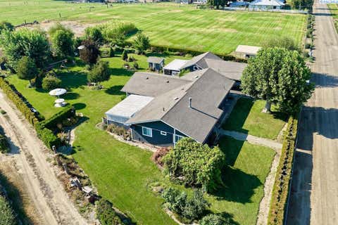 Photo of 400 Dayton Rd, Grandview, WA 98930 (MLS # 295169)