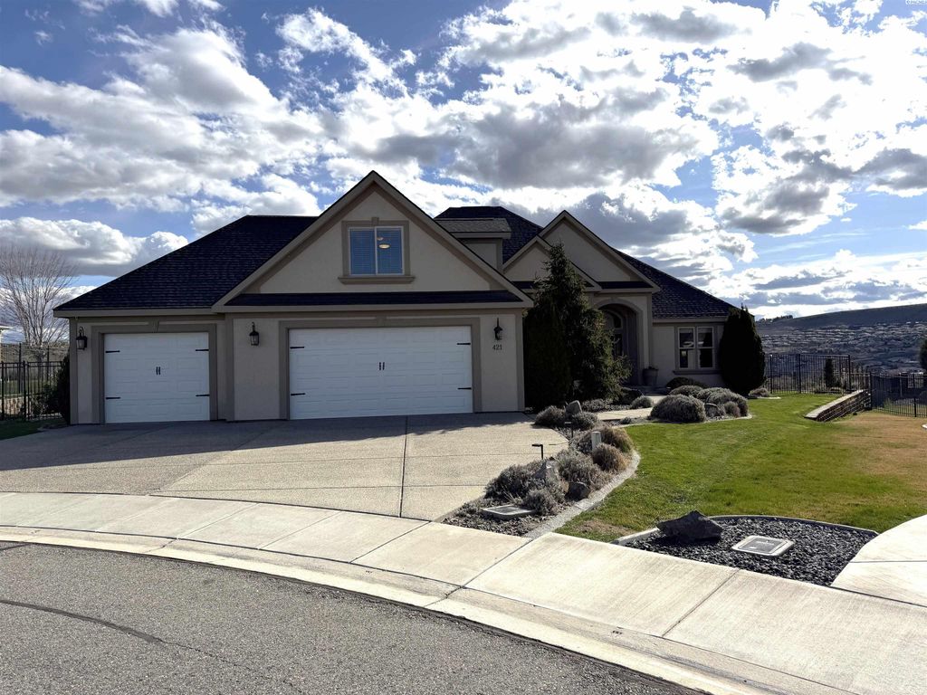 Photo of 421 Sundance Dr, Richland, WA 99352 (MLS # 291290)