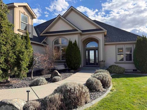 Photo of 421 Sundance Dr, Richland, WA 99352 (MLS # 291290)