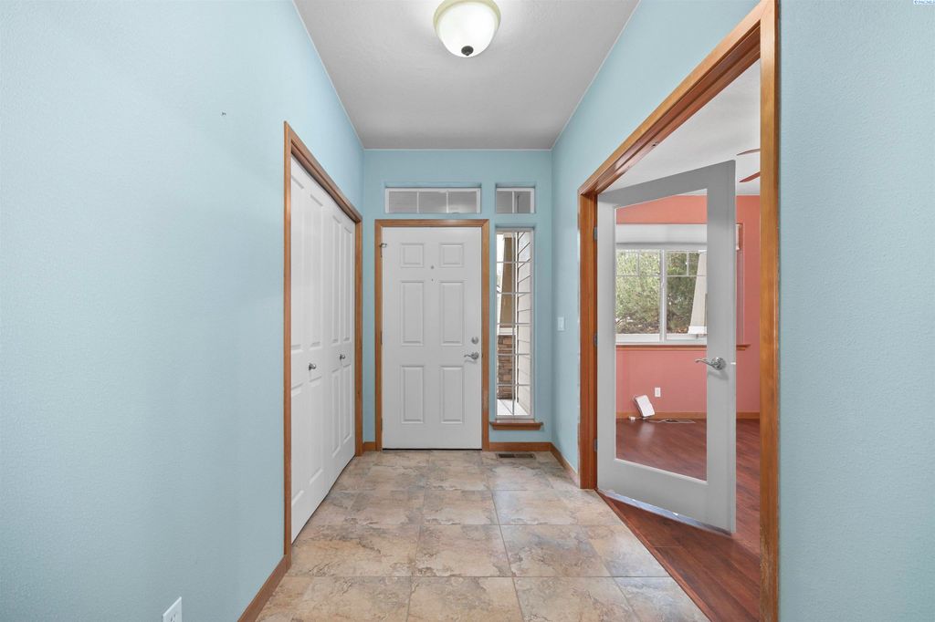 Photo of 8001 W 20th Ave, Kennewick, WA 99338 (MLS # 288941)