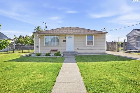 Photo of 1818 N 11th Ave, Pasco, CA 93301 (MLS # 293181)