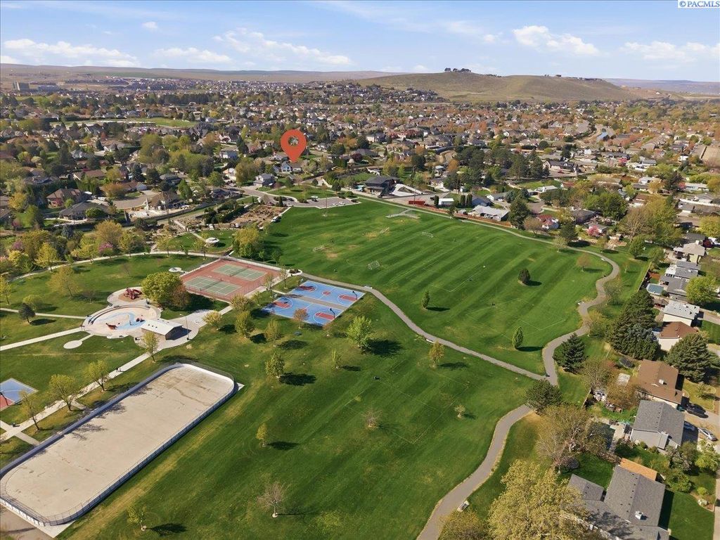 Photo of 4806 W 18th Ave, Kennewick, WA 99336 (MLS # 292008)