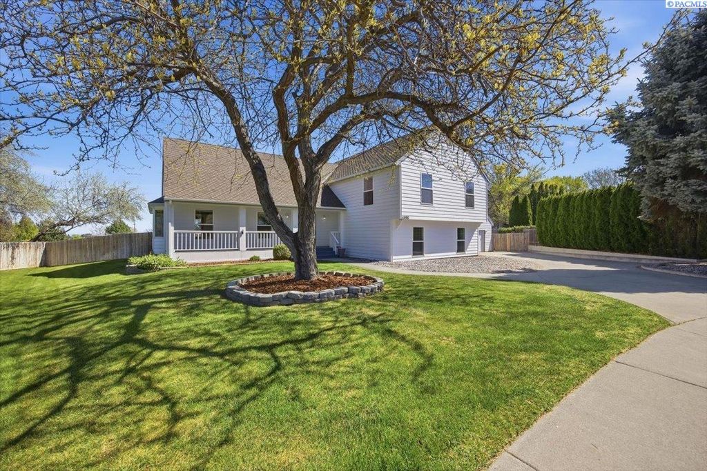 Photo of 4806 W 18th Ave, Kennewick, WA 99336 (MLS # 292008)