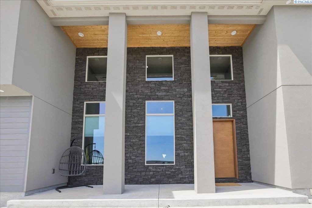 Photo of 4210 Orville Lp Loop, Pasco, WA 99301 (MLS # 292643)