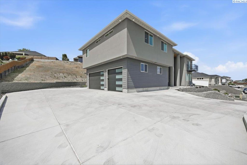 Photo of 4210 Orville Lp Loop, Pasco, WA 99301 (MLS # 292643)