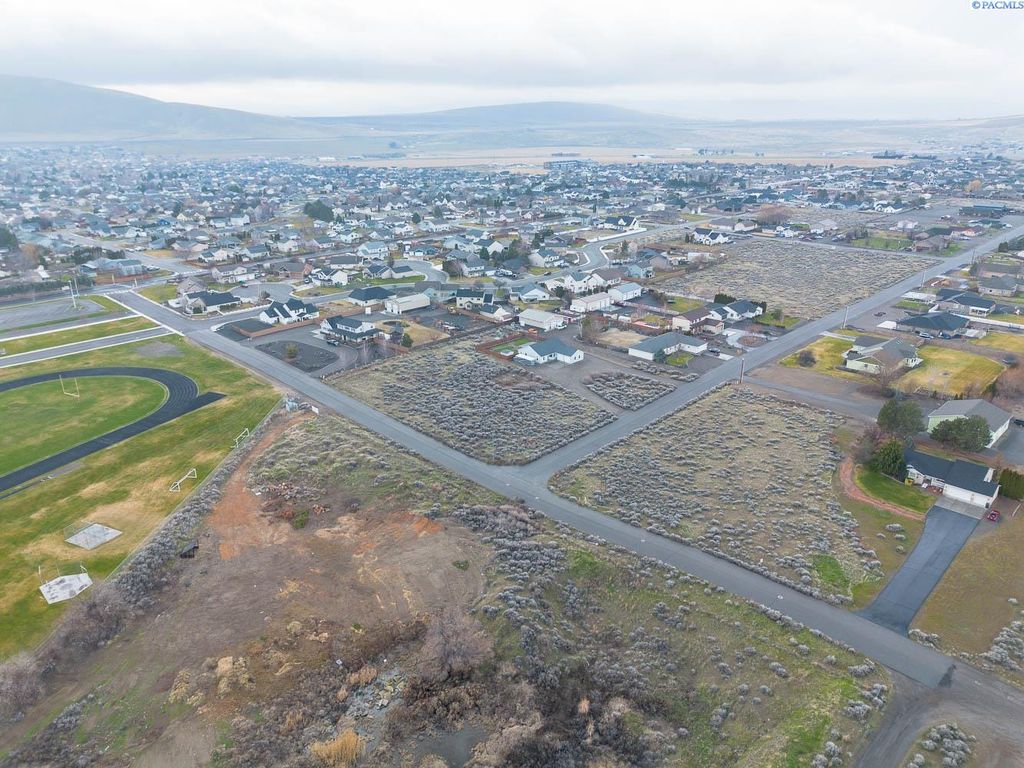 Photo of 5413 Norma Street, West Richland, WA 99353 (MLS # 290238)