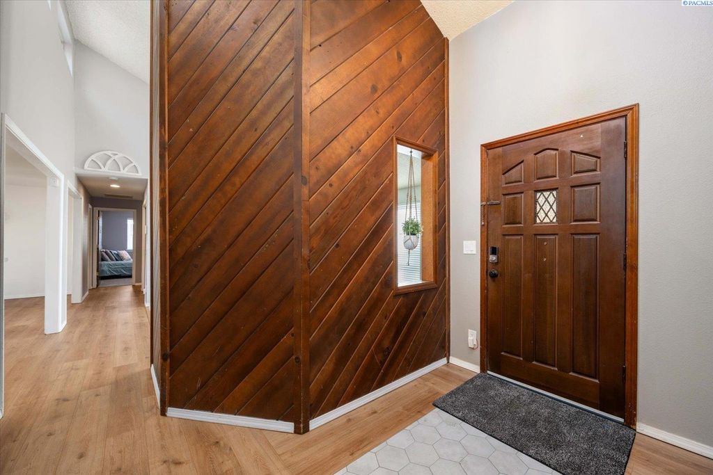 Photo of 2127 Sheridan Pl, Richland, WA 99352 (MLS # 290870)