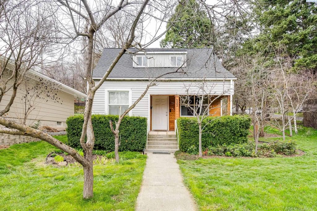 Photo of 935 NW Bryant St, Pullman, WA 99163 (MLS # 291473)