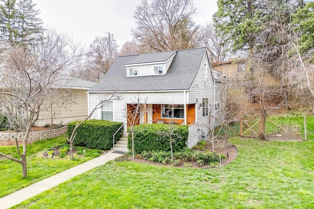 Photo of 935 NW Bryant St, Pullman, WA 99163 (MLS # 291473)