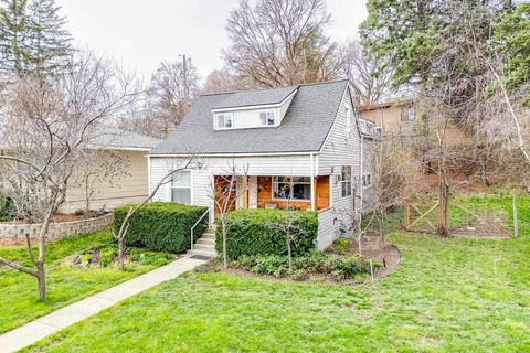 Photo of 935 NW Bryant St, Pullman, WA 99163 (MLS # 291473)