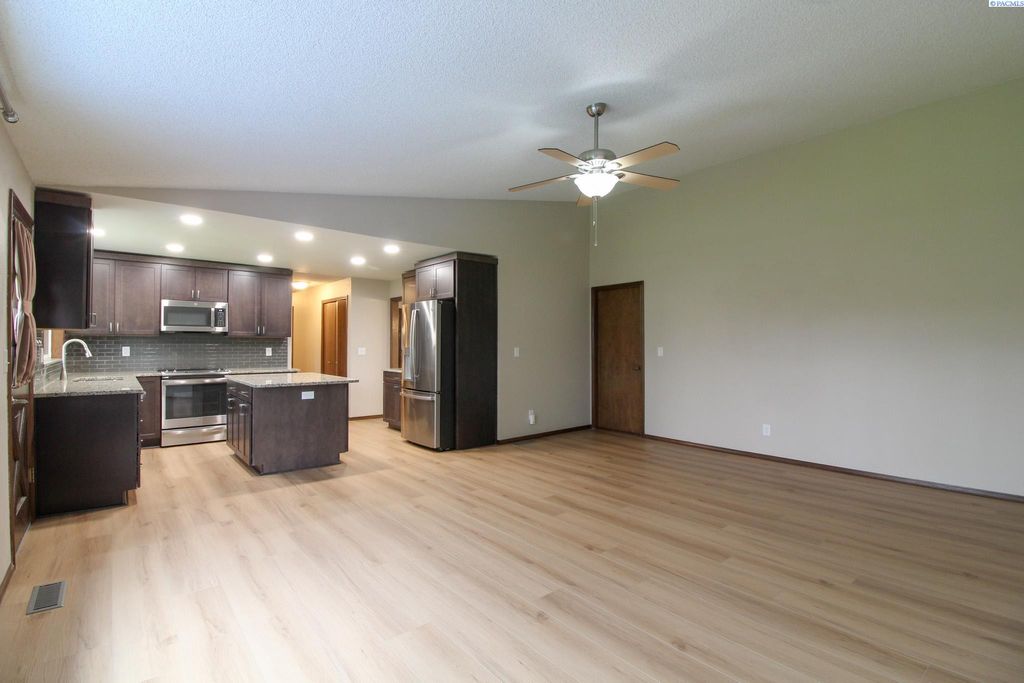 Photo of 10821 W Court Street, Pasco, WA 99301 (MLS # 291217)