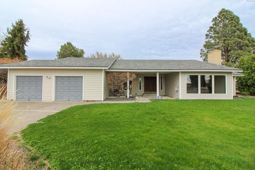 Photo of 10821 W Court Street, Pasco, WA 99301 (MLS # 291217)