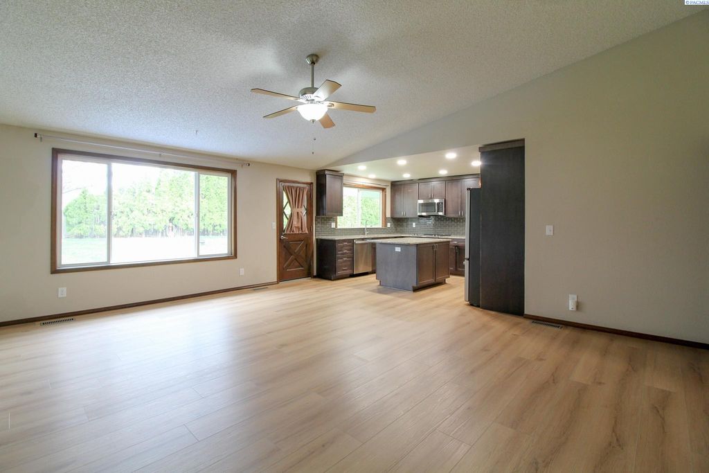 Photo of 10821 W Court Street, Pasco, WA 99301 (MLS # 291217)