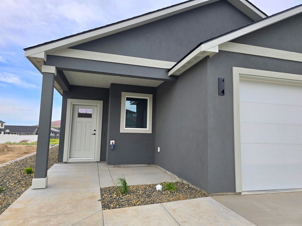 Photo of 3654 Nuthatch St. Lot 209, Richland, WA 99352 (MLS # 292719)
