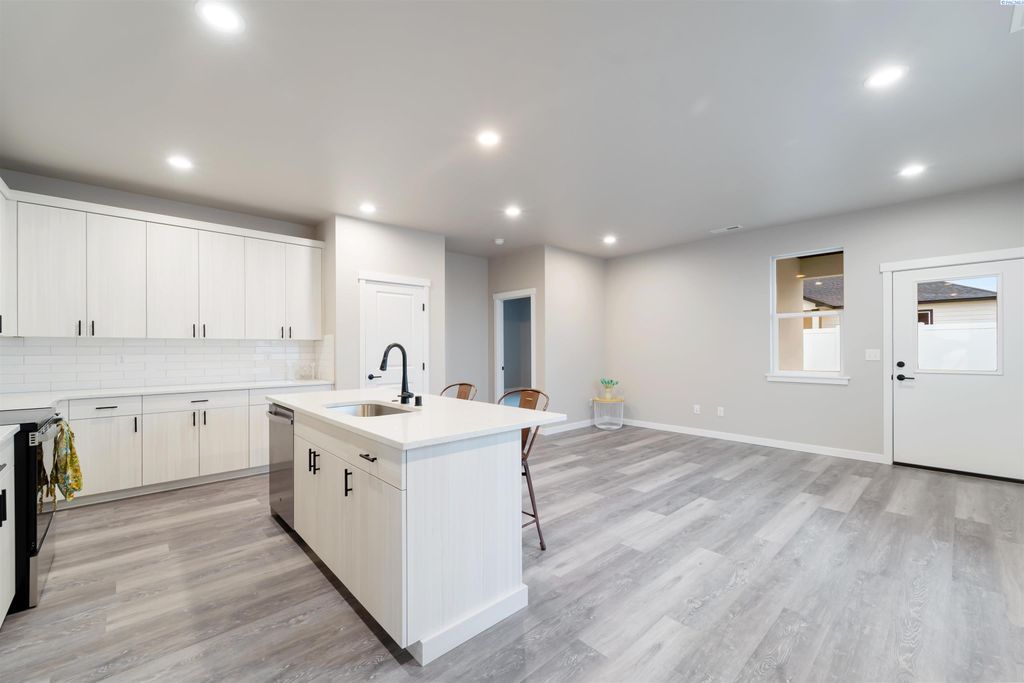 Photo of 3654 Nuthatch St. Lot 209, Richland, WA 99352 (MLS # 292719)