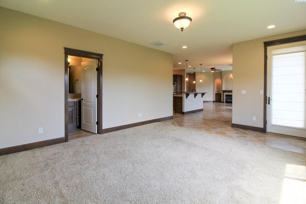 Photo of 3047 Bluffs Drive, Richland, WA 99354 (MLS # 288928)