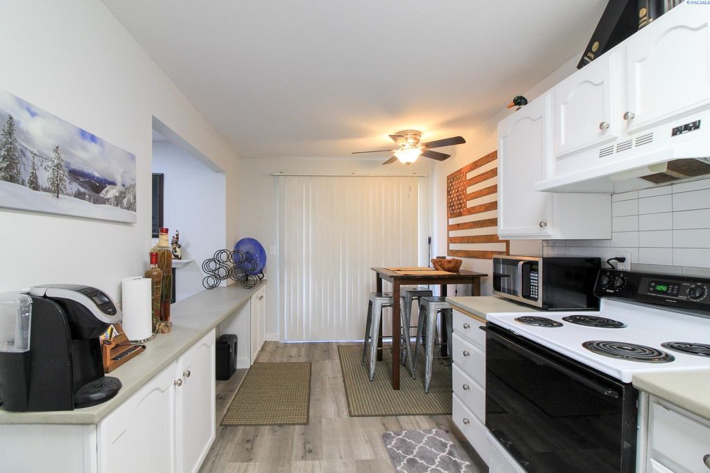 Photo of 303 Gage Blvd #227, Richland, WA 99352 (MLS # 292783)
