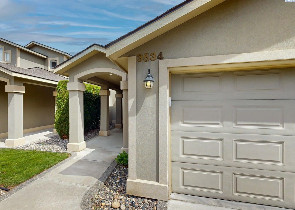 Photo of 3534 Waterford Street, Richland, WA 99352 (MLS # 293018)