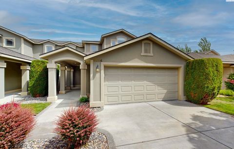 Photo of 3534 Waterford Street, Richland, WA 99352 (MLS # 293018)
