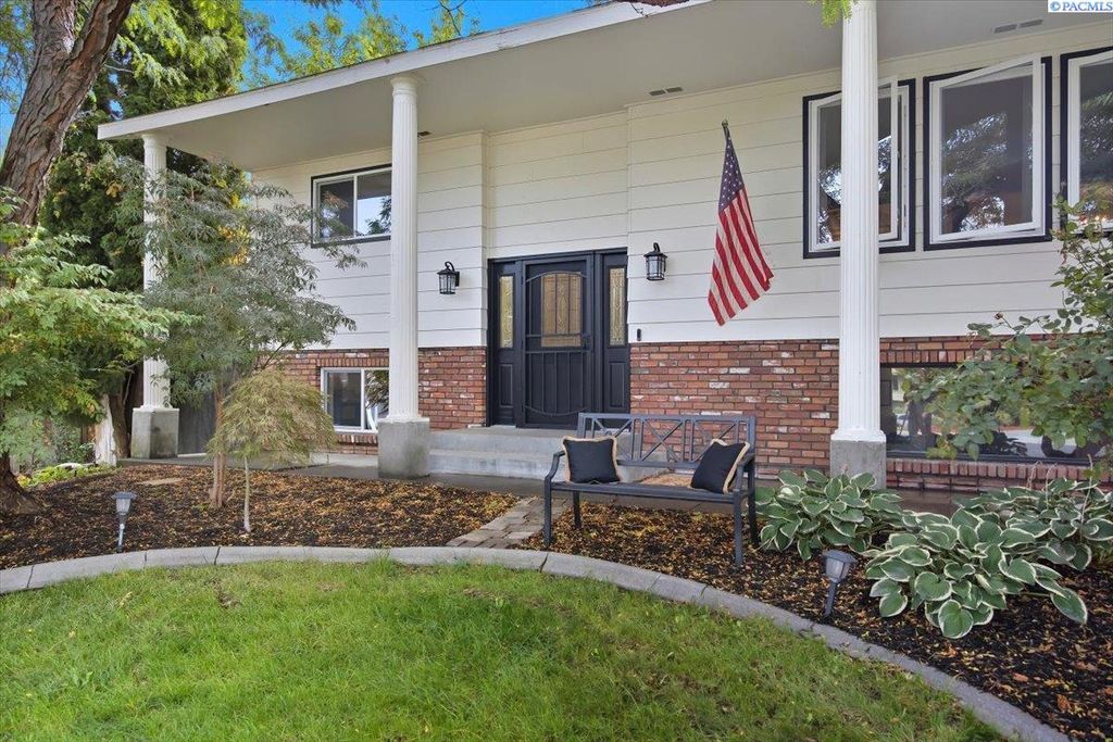 Photo of 1513 S Reed Ct, Kennewick, WA 99338 (MLS # 288210)