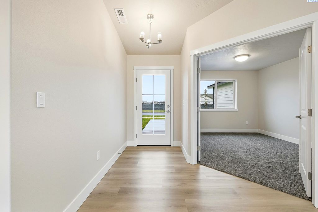 Photo of 10519 Atlantic Dr, Pasco, WA 99301 (MLS # 289347)