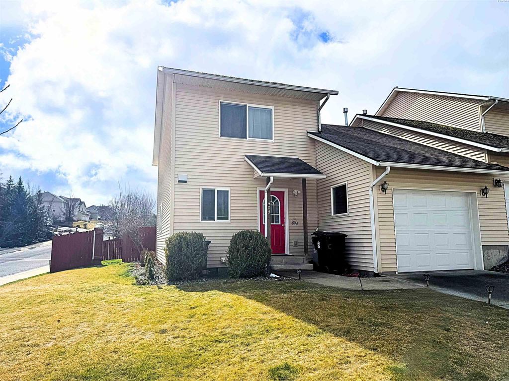 Photo of 405 NW Terre View Dr, Pullman, WA 99163 (MLS # 290928)