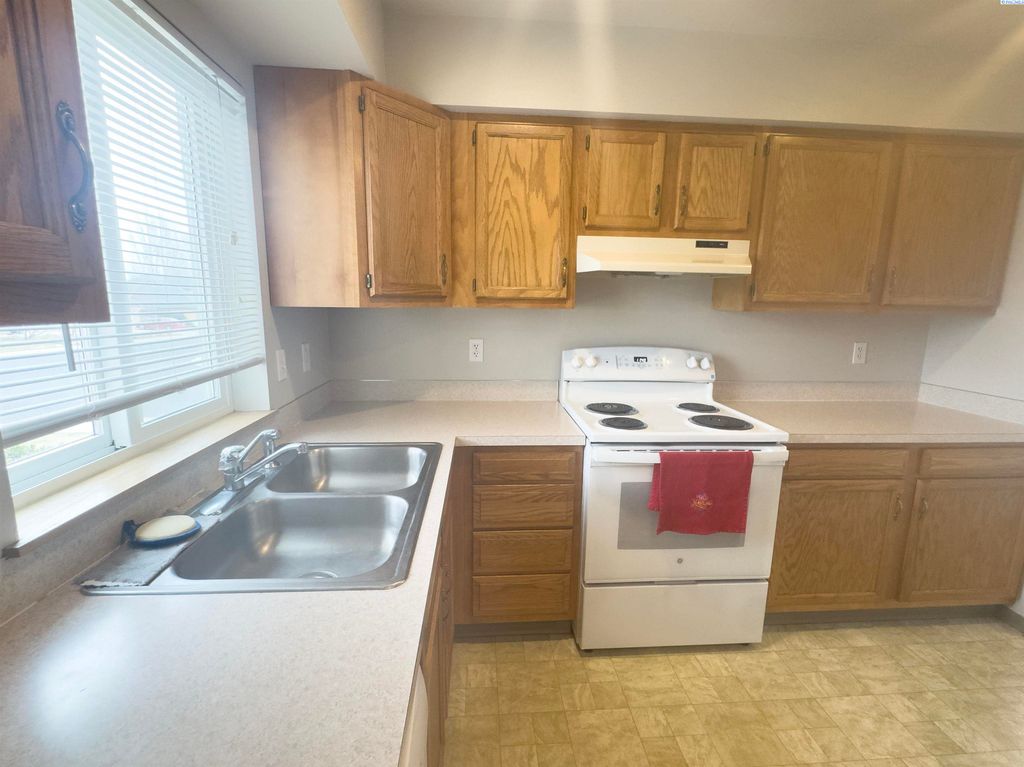 Photo of 405 NW Terre View Dr, Pullman, WA 99163 (MLS # 290928)