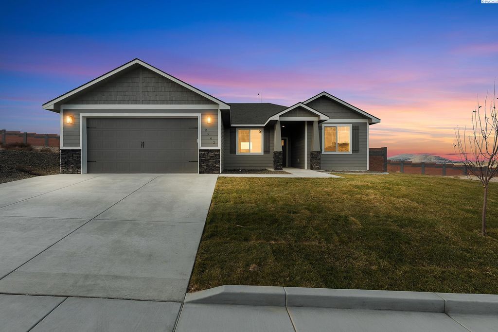 Photo of 2962 S Belfair Street, Kennewick, WA 99338 (MLS # 289637)