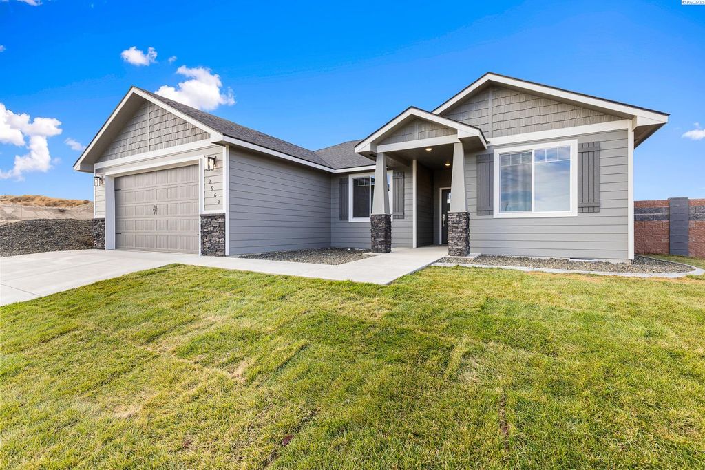 Photo of 2962 S Belfair Street, Kennewick, WA 99338 (MLS # 289637)