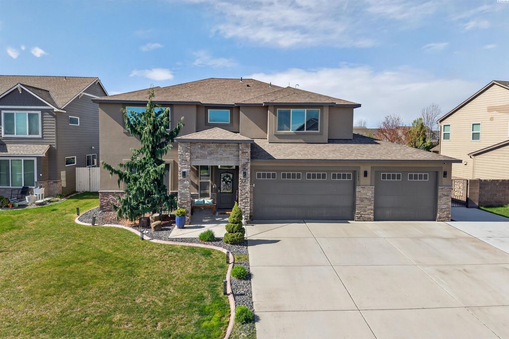 Photo of 1393 Diamond Loop, West Richland, WA 99353 (MLS # 292048)