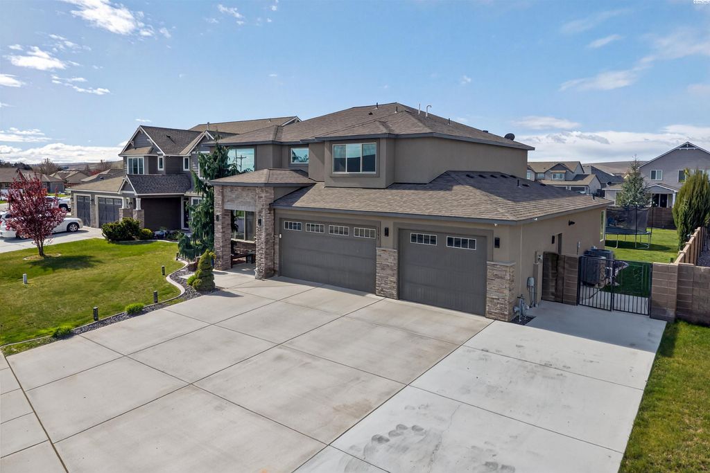Photo of 1393 Diamond Loop, West Richland, WA 99353 (MLS # 292048)