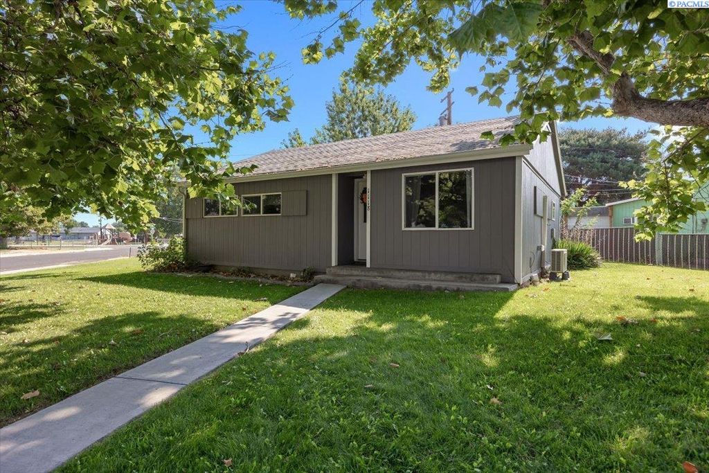 Photo of 1118 Potter Ave, Richland, WA 99354 (MLS # 287127)