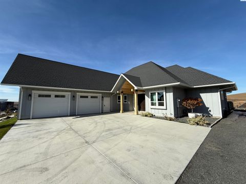 Photo of 2170 NW Canyon View Drive, Pullman, WA 99163 (MLS # 288411)