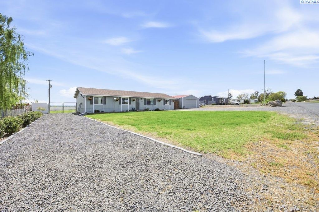 Photo of 46505 W Paterson Ave, Paterson, WA 99345 (MLS # 292069)