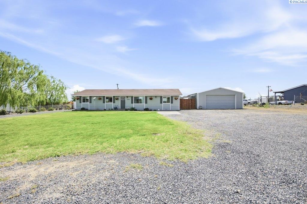 Photo of 46505 W Paterson Ave, Paterson, WA 99345 (MLS # 292069)