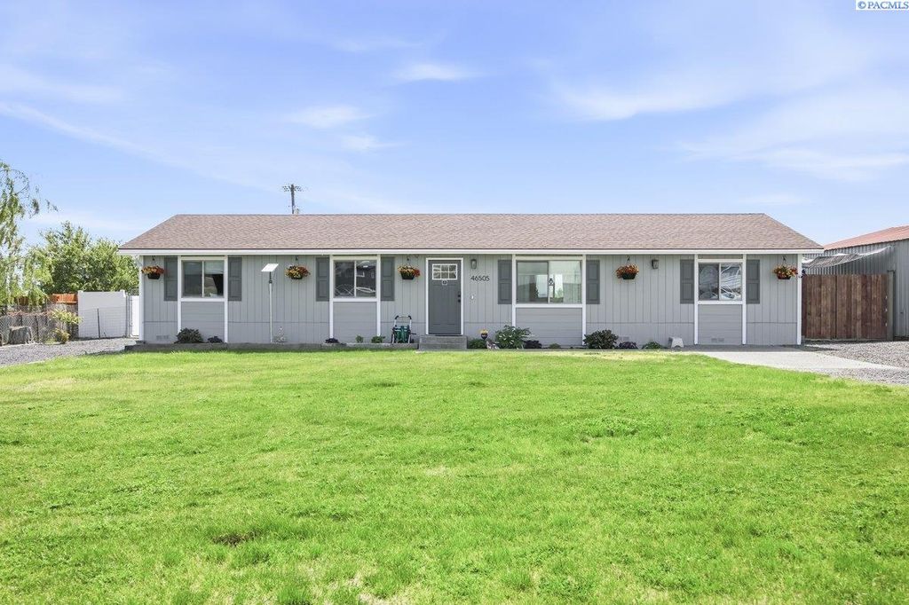 Photo of 46505 W Paterson Ave, Paterson, WA 99345 (MLS # 292069)