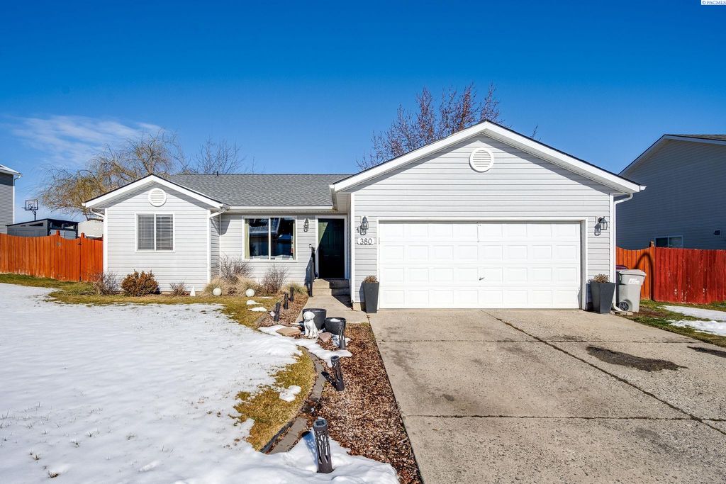 Photo of 380 NW Terre View Dr, Pullman, WA 99163 (MLS # 290706)