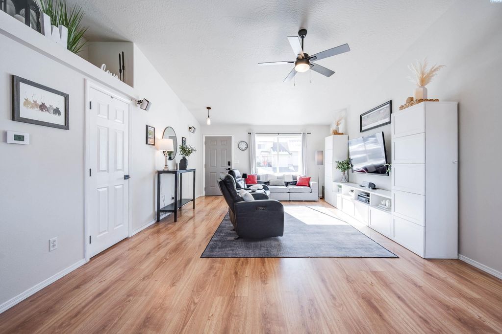 Photo of 380 NW Terre View Dr, Pullman, WA 99163 (MLS # 290706)