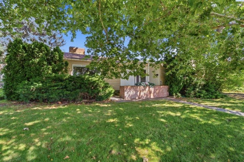 Photo of 1924 Howell Ave, Richland, WA 99354 (MLS # 294944)