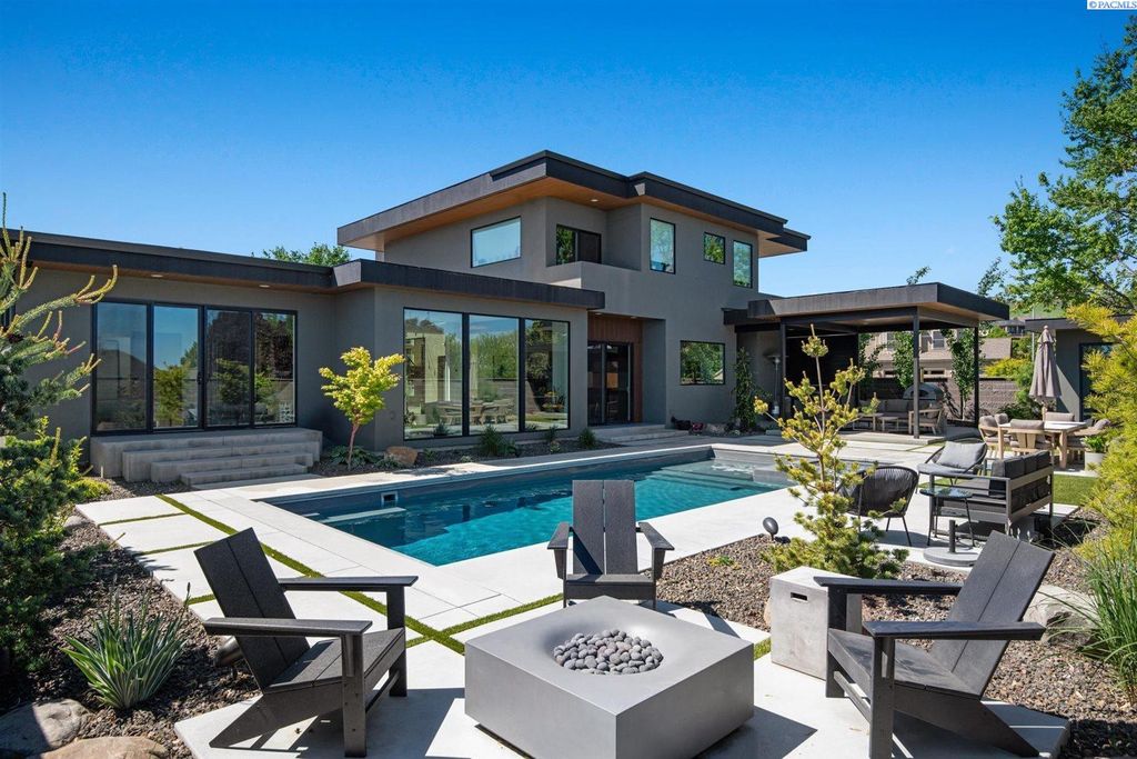 Photo of 522 Melissa Street, Richland, WA 99352 (MLS # 290381)