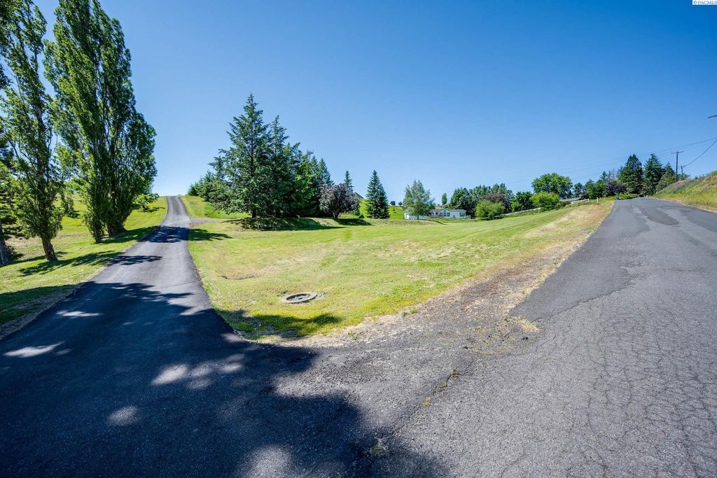 Photo of 705 W Orchard St, Colfax, WA 99111 (MLS # 288378)